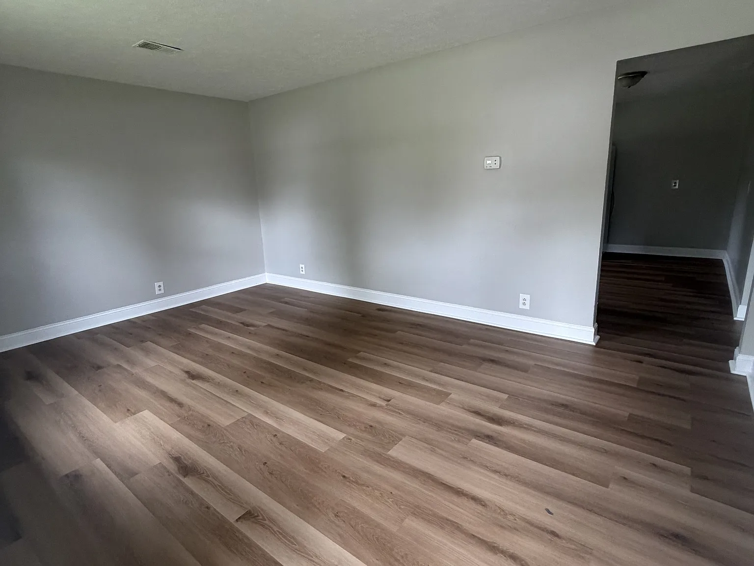 104 Robin Drive - 1 — Photo 2