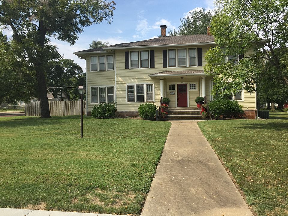 Plenty of curb appeal!