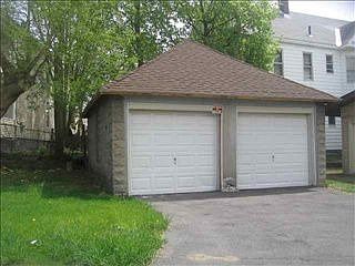 2nd image of 820 Francis Ave