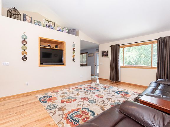5th image of 2920 Woodhams Ave