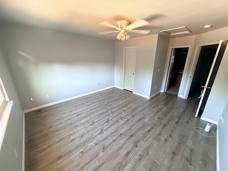 7476 Steward Ln — Photo 2