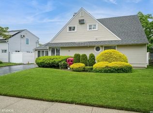 36 Sprucewood Dr, Levittown, NY 11756