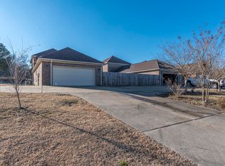 987 Muirfield Dr, Starkville, MS 39759