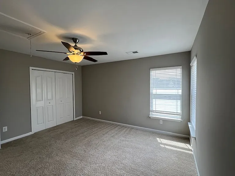 208 Riverdale Rd — Photo 12