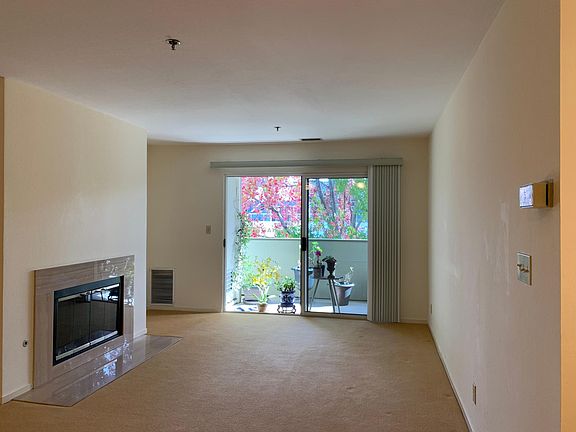 5th image of 300 Murchison Dr APT 208