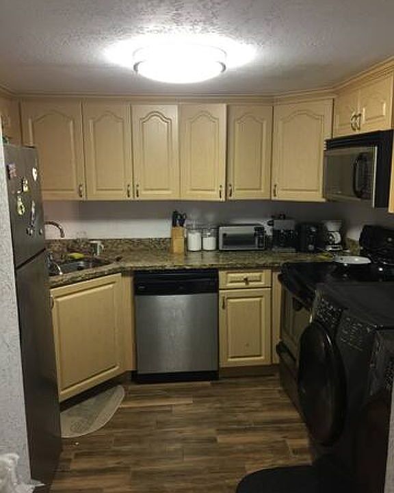 Kitchen with washer dryer 