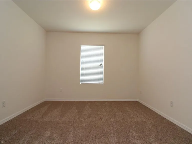 2129 SE 10th Pl — Photo 8