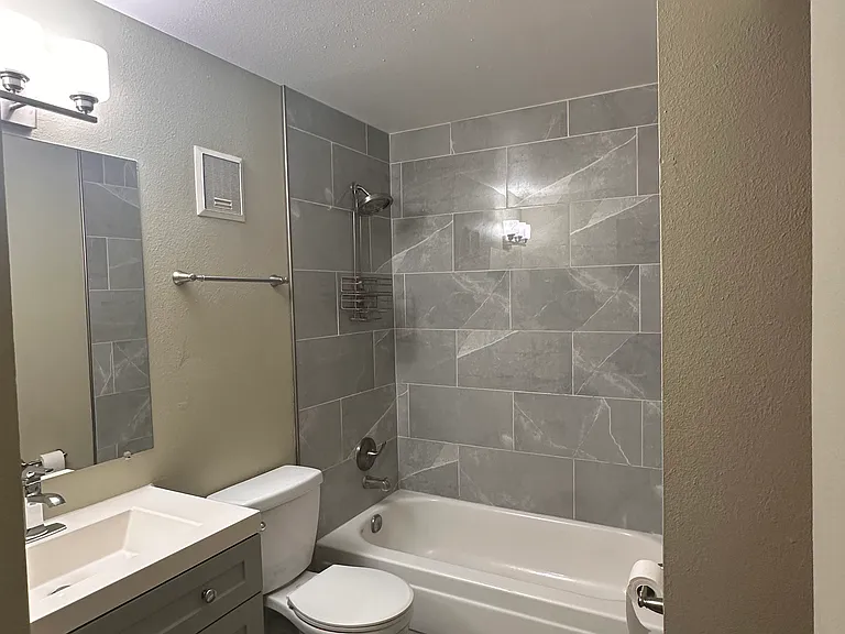 1867 S Pitkin Cir #B — Photo 20