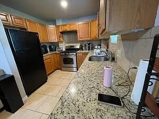 312 Glenmore St — Photo 5