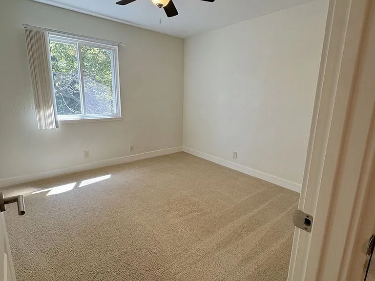 946 Tamarack Ln #9 — Photo 17