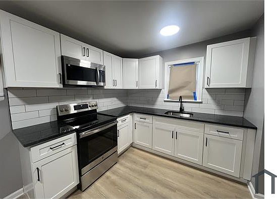 1st image of 1018 W 8th St