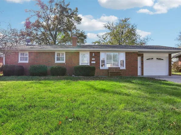 210 N 11th St, Breese, IL 62230
