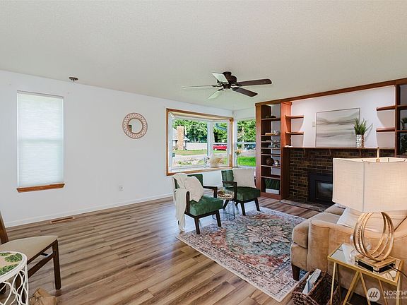 5th image of 2421 Lodgepole Drive SE