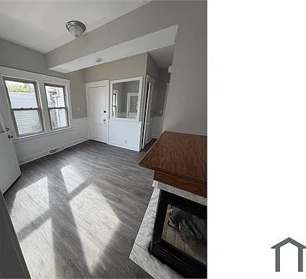 4529 Pearl Rd — Photo 1
