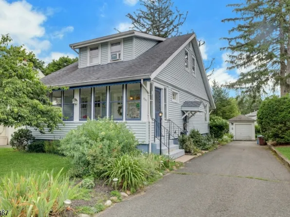 337 Corona Pl, Ridgewood Village, NJ 07450