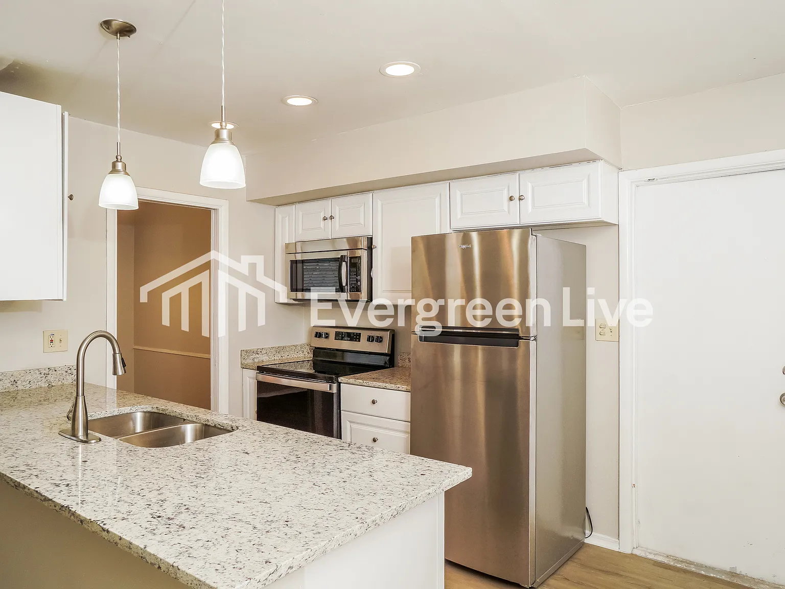 3 bed, 2.0 bath, 1265 sqft, $1,345 — Photo 4