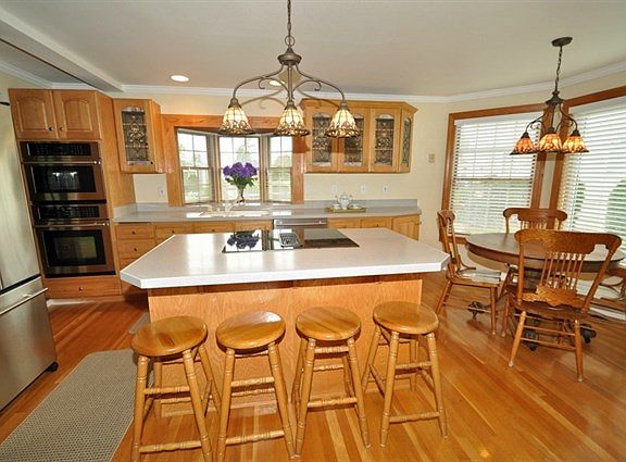 4th image of 10153 Vickery Ave E
