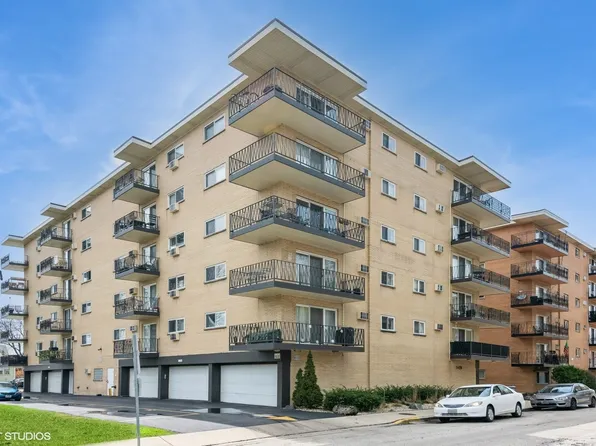 7428 Washington St APT 305, Forest Park, IL 60130