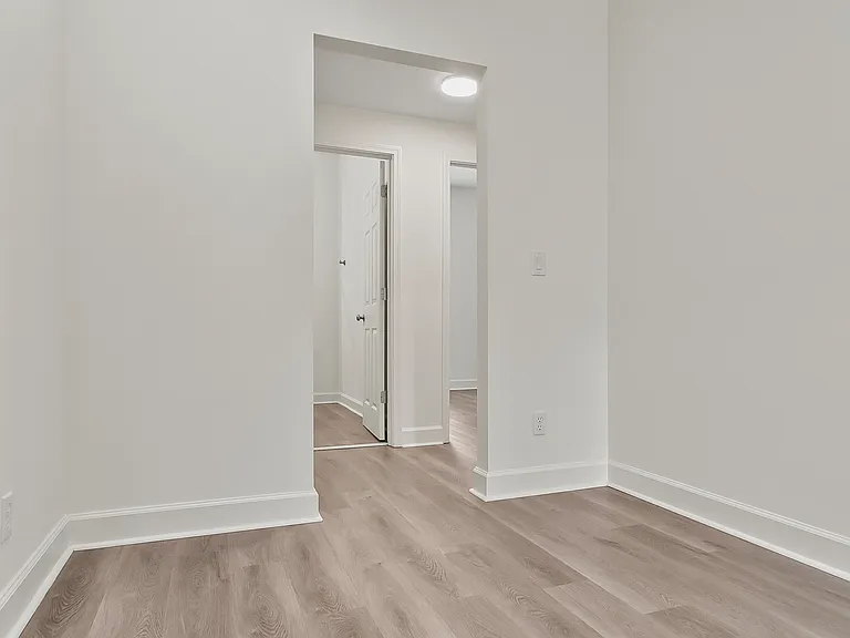 430-474 Wesley Pl — Photo 3