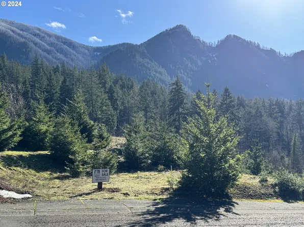 285 SW Sternwheeler Dr #22, Cascade Locks, OR 97014