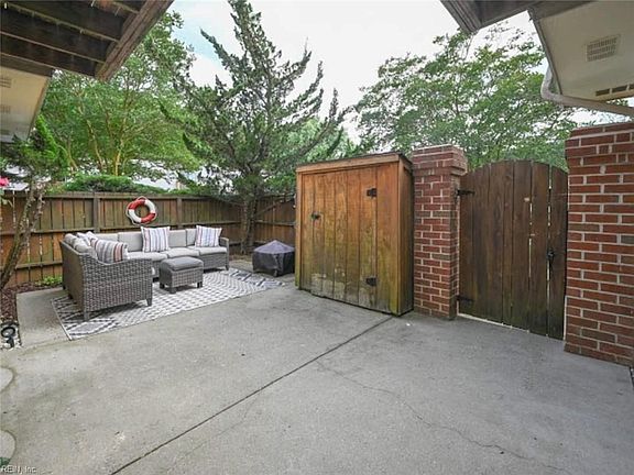 2nd image of 403 Marsh Duck Way