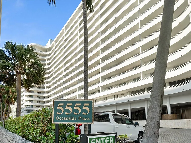 5555 Collins Ave #6L — Photo 30
