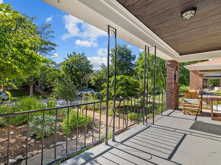 3124 Gurney Ave — Photo 2