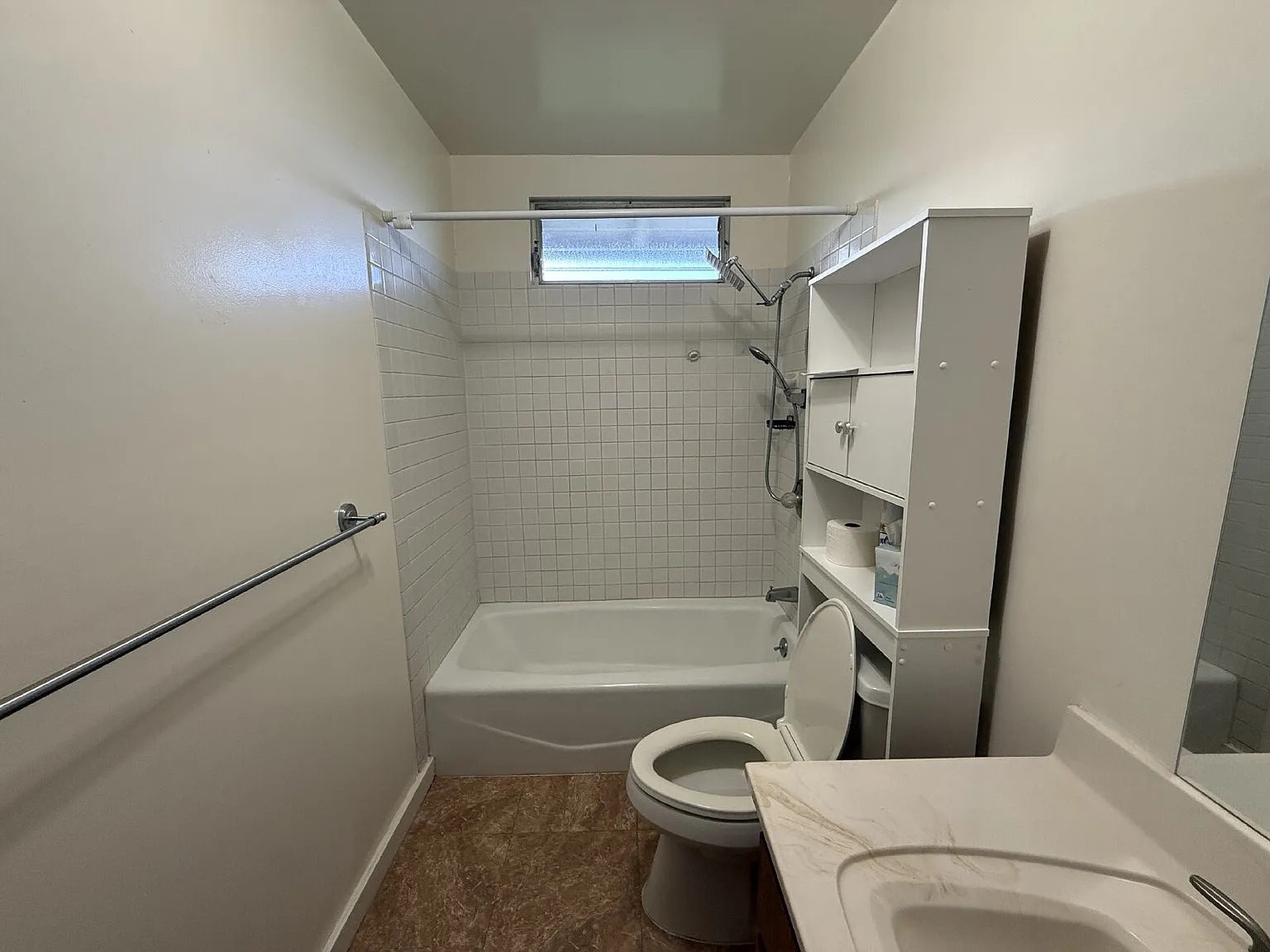 1 bed, 1.0 bath, 700 sqft, $1,800 — Photo 3