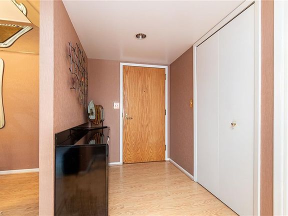 3rd image of 120 Fox Hollow Dr APT 405A