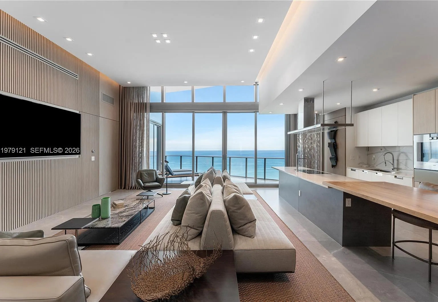 15701 Collins Condo Ritz — Photo 3