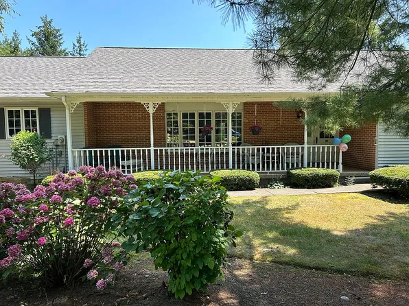 294 S Oval Dr, Chardon, OH 44024