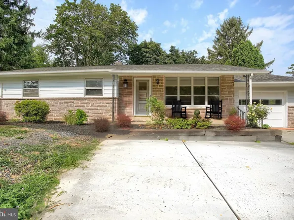 155 Grandview Rd, Hummelstown, PA 17036