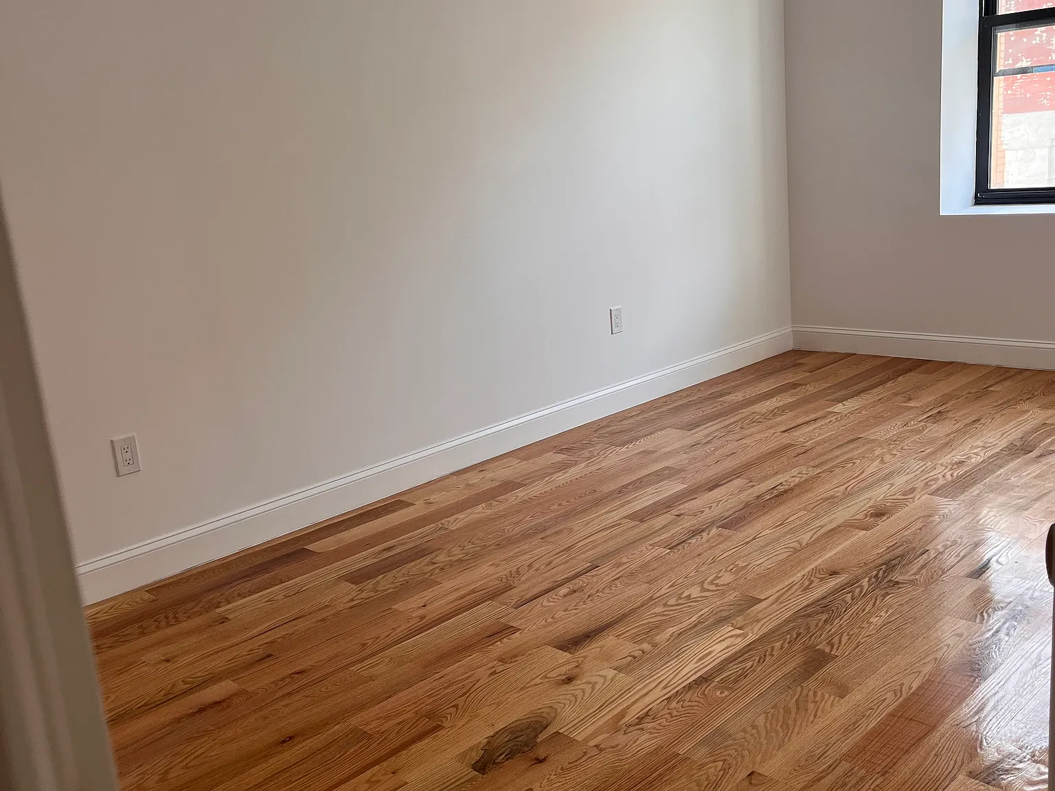 2 bed, 850 sqft, $2,200 — Photo 2
