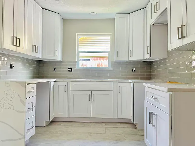 1811 Hanbury Ct — Photo 4