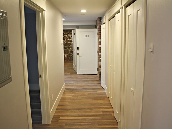 4th image of 1509 E Superior St #100