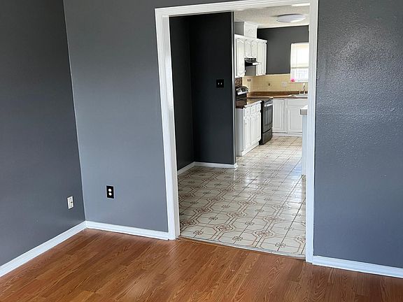3rd image of 2648 Highland Dr W