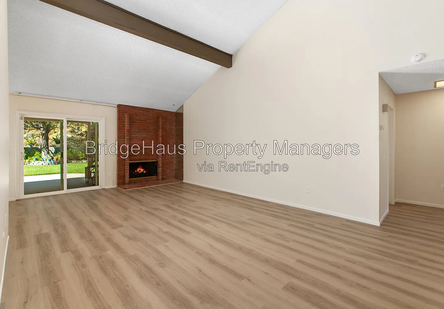 3 bed, 2.0 bath, 1832 sqft, $4,400 — Photo 2