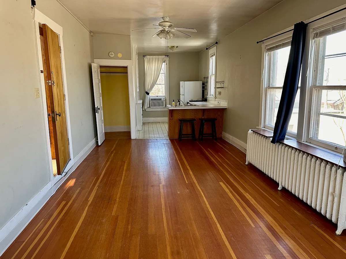 Building Photo - 3305 W Hayward Pl #5
