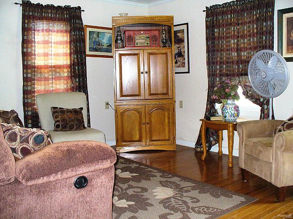 Sitting Room/Den/Dining Room