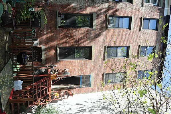 Sold by Waite & Associates Realty Inc | media 10