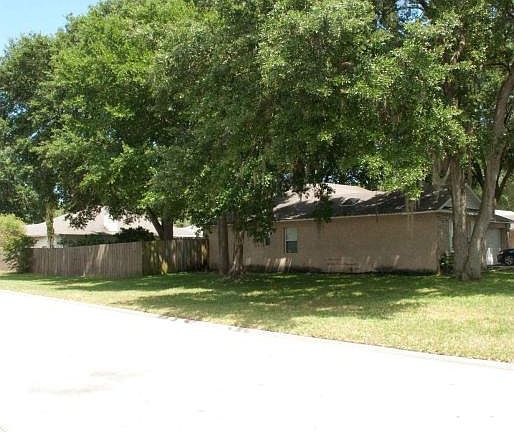 3rd image of 700 Guava Dr