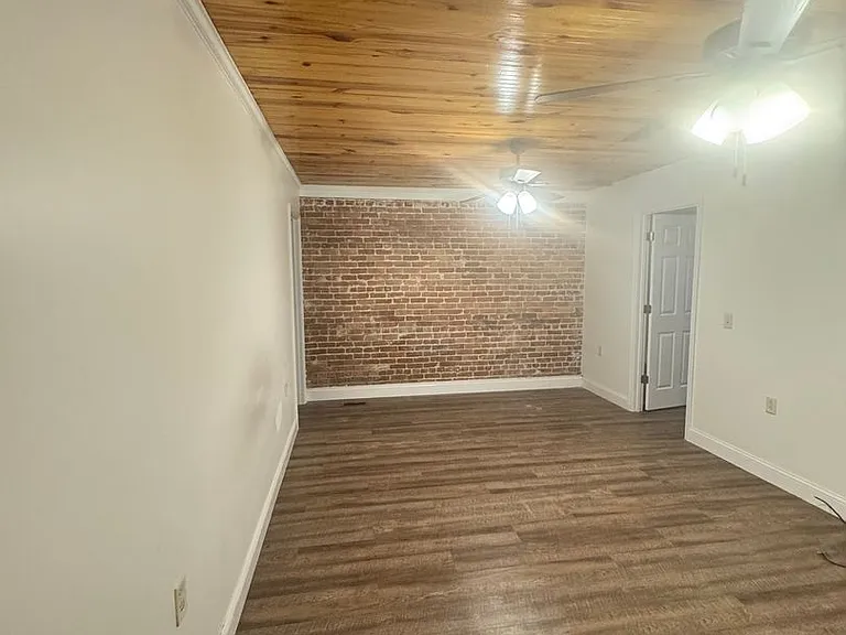 33 W Oak St #A — Photo 13