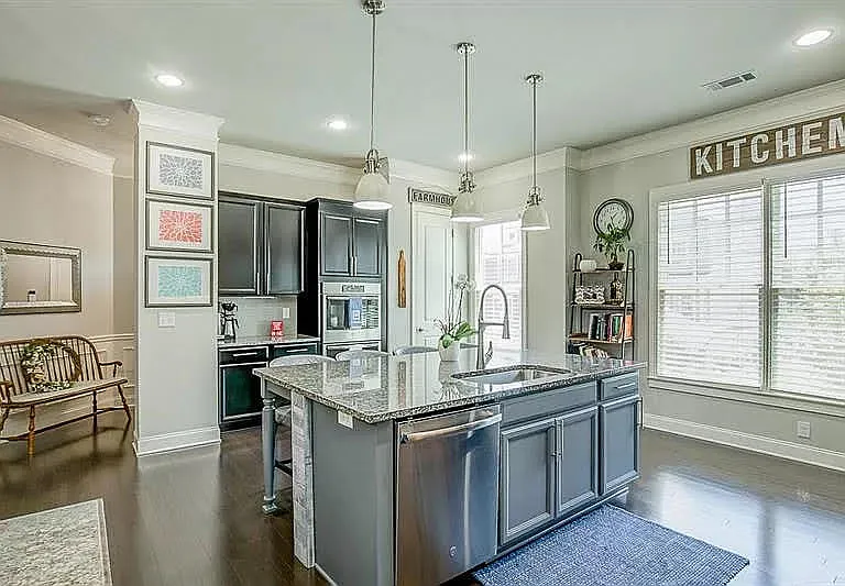 561 Suwanee Pass Trl — Photo 3