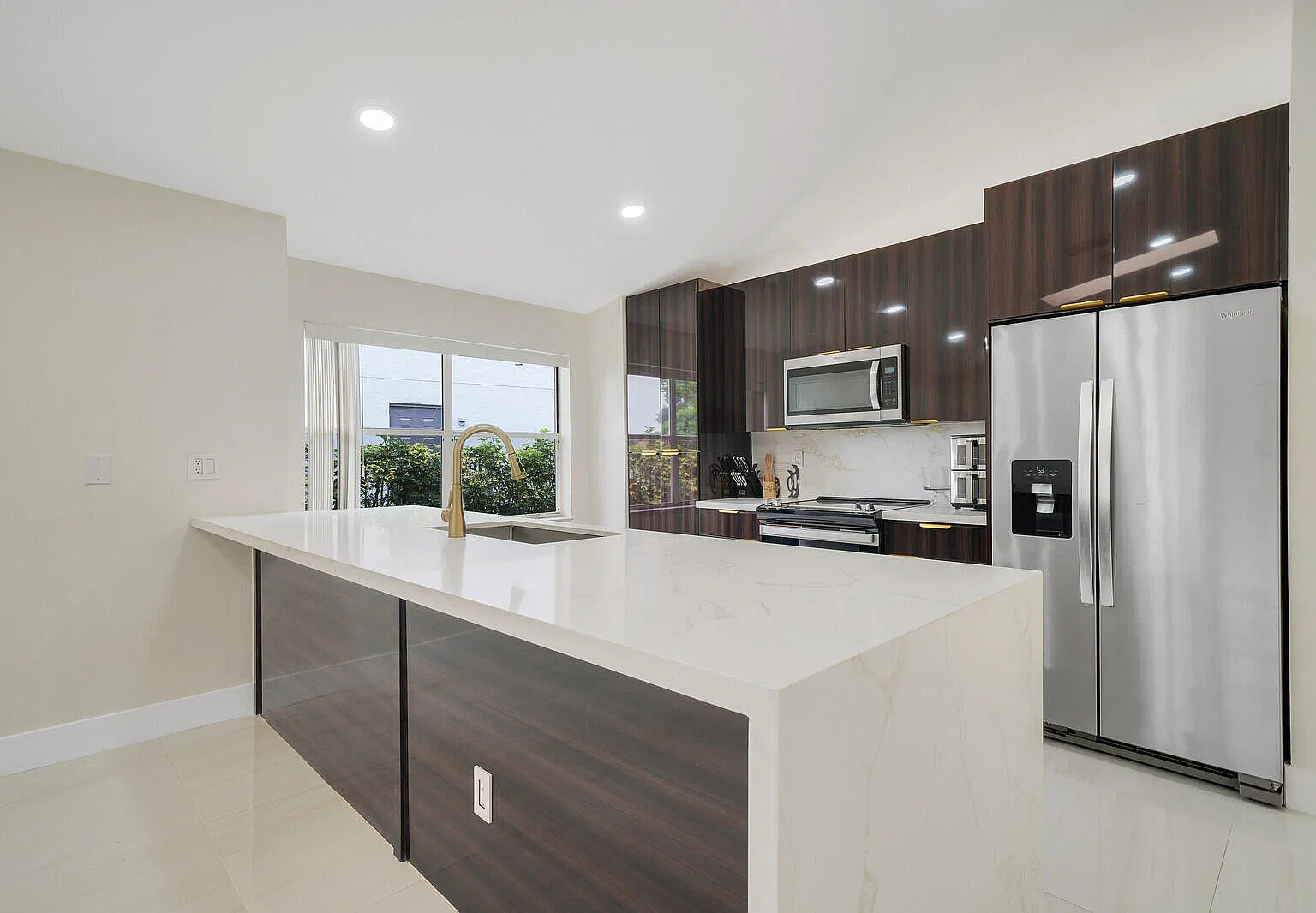 3 bed, 2.0 bath, 1674 sqft, $3,950 — Photo 1