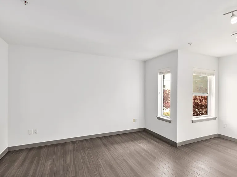 Helene Apartments — Photo 12