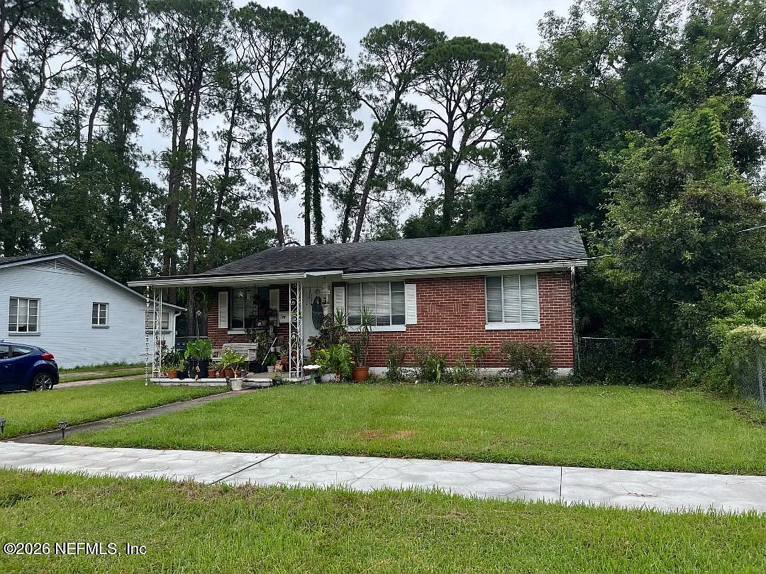 3 bed, 1.0 bath, 1232 sqft, $1,850 — Photo 3