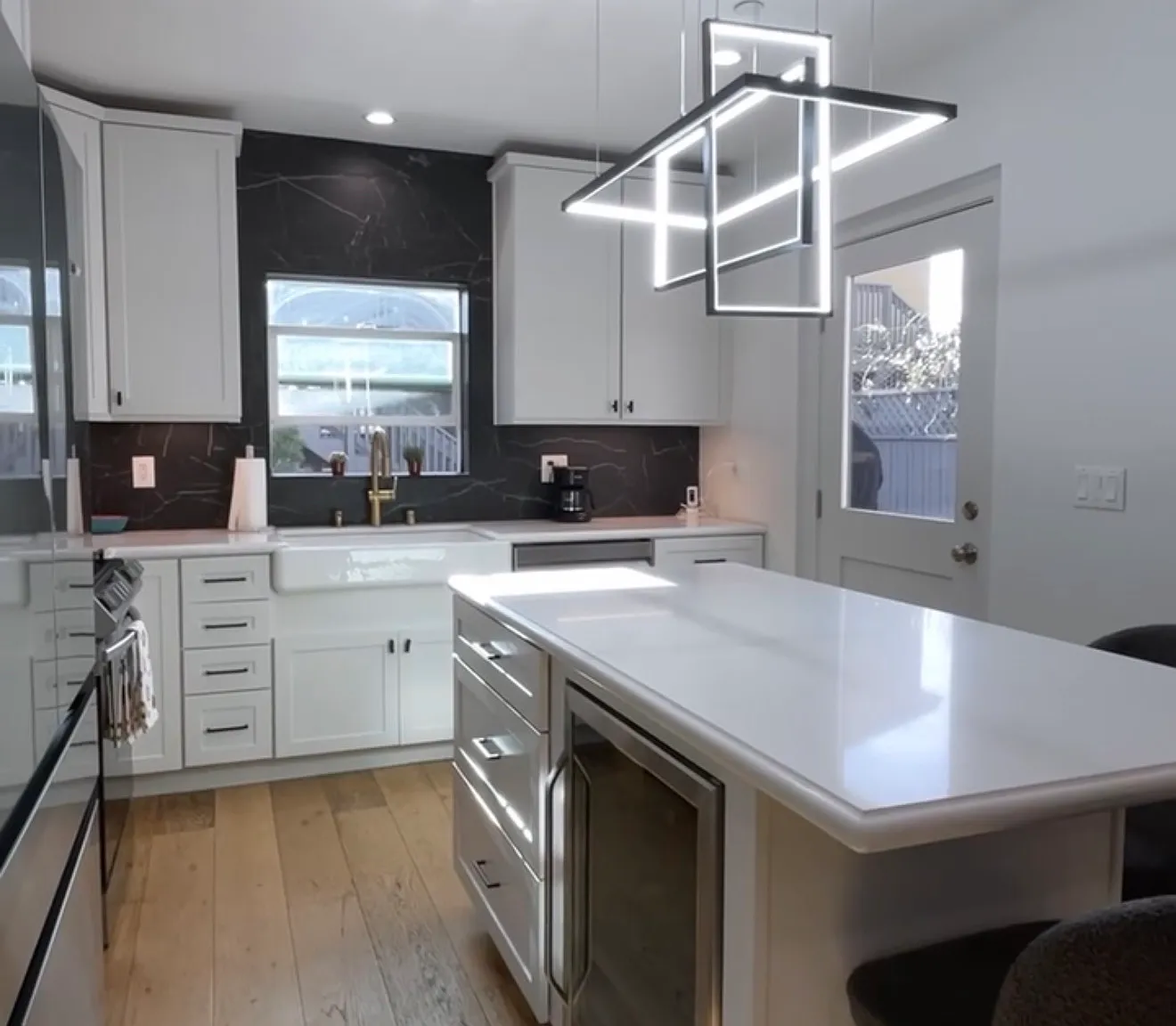 2 bed, 2.5 bath, 1225 sqft, $4,000 — Photo 4