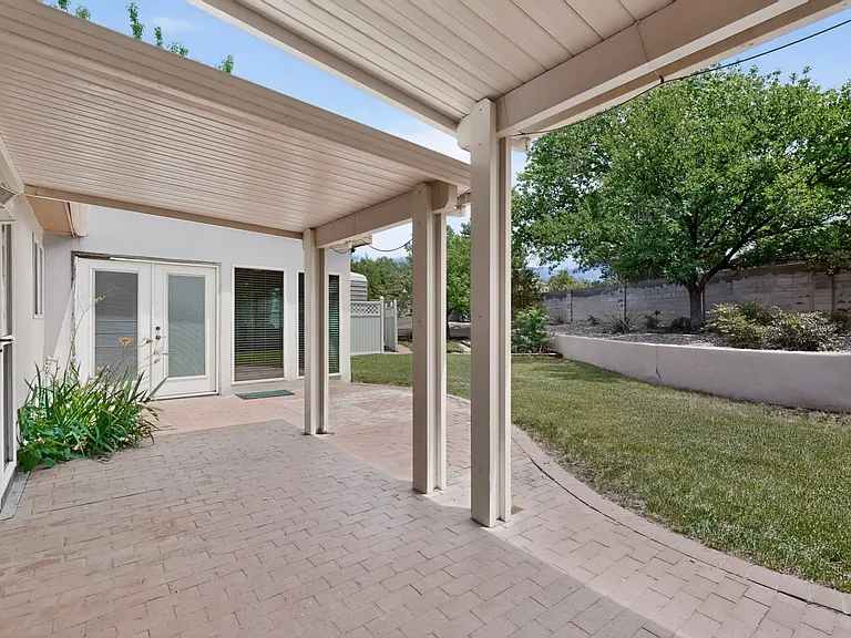 5612 Chelwood Park Blvd NE — Photo 37