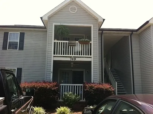 747-749 S Lake Dr — Photo 1