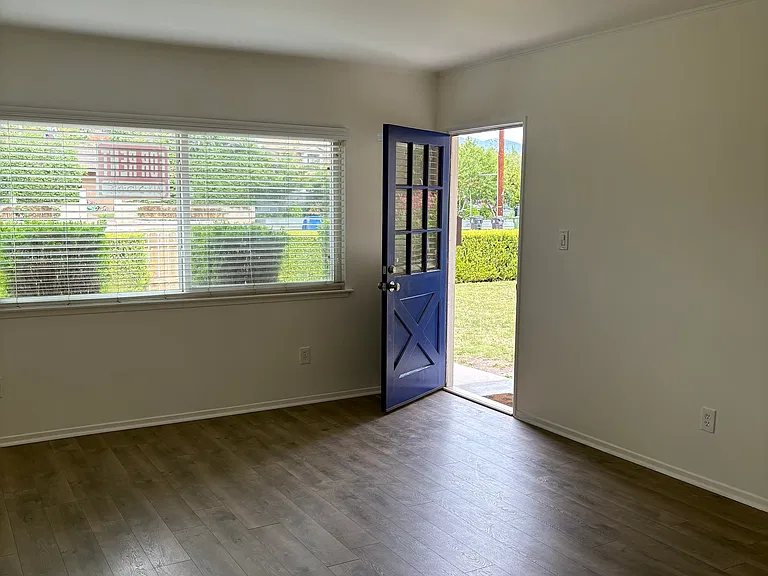 16748 San Fernando Mission Blvd — Photo 3